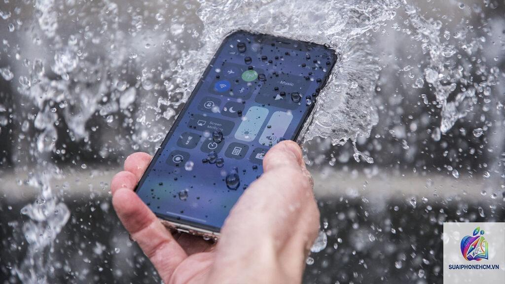 iPhone 11 Pro Max có chống nước không