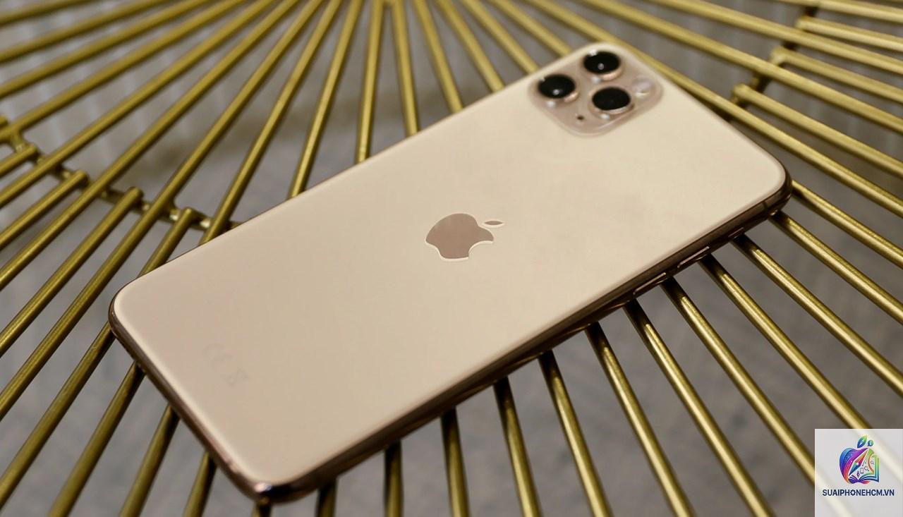 iPhone 11 Pro Max có còn đáng mua không - Hình 2