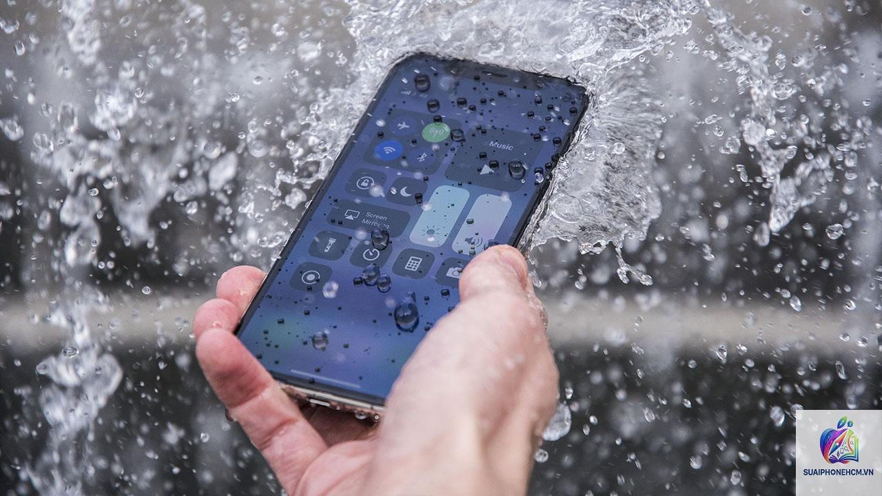 iPhone 11 có chống nước không - Hình 2