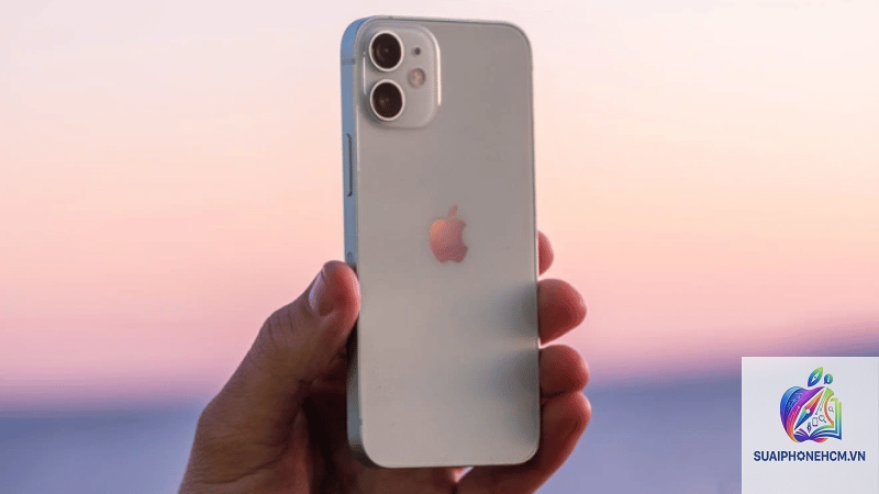 iPhone 12 mini có đáng mua không - Hình 3