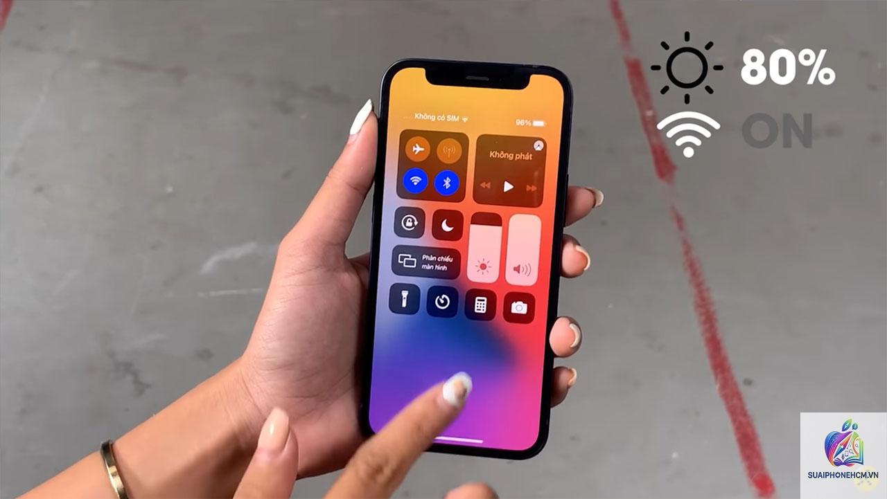 iPhone 12 mini pin có yếu không - Hình 2