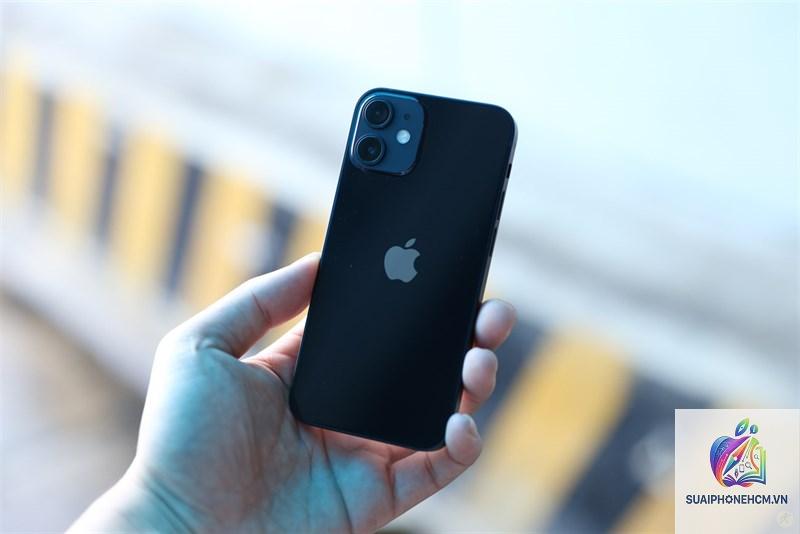iPhone 12 mini pin có yếu không - Hình 5