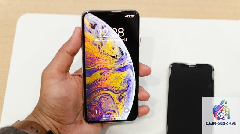 iPhone XS Max màn hình có đẹp không - Hình 3