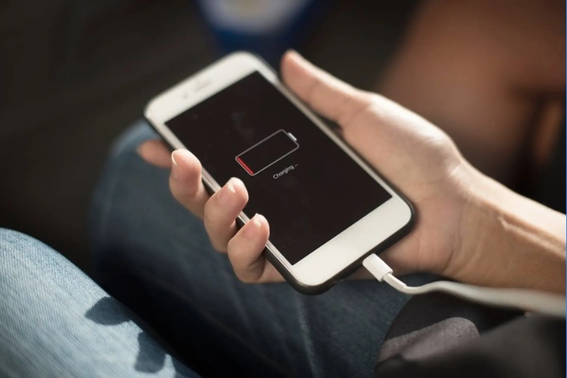iPhone cắm sạc không vào - Hình 5