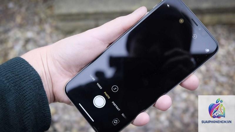 iPhone camera bị tối bất thường