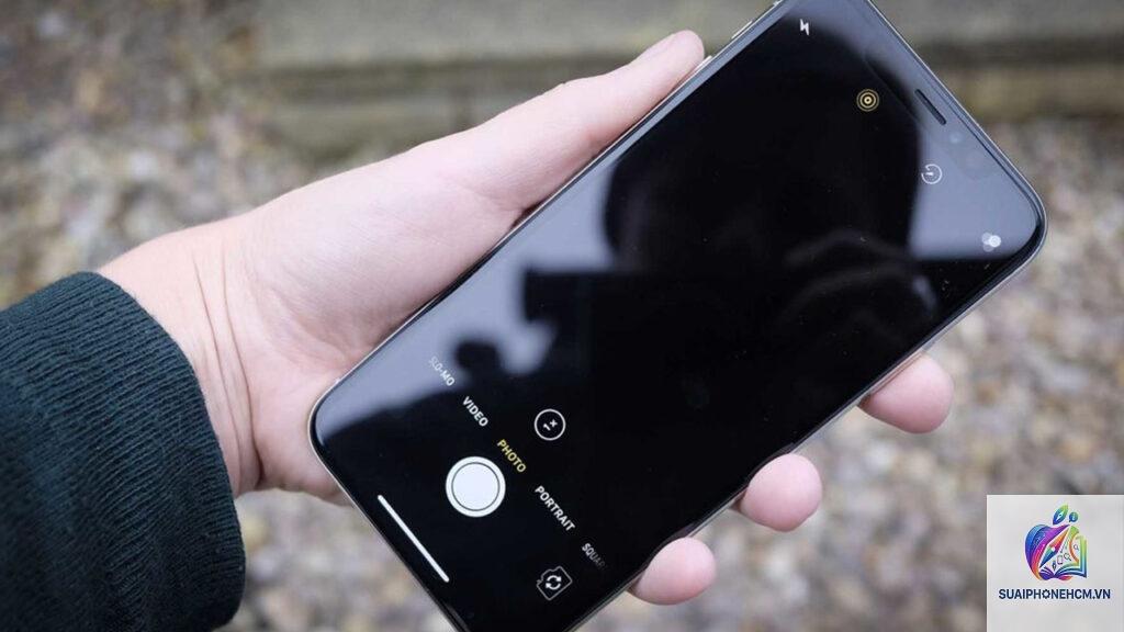 iPhone camera sau bị đen