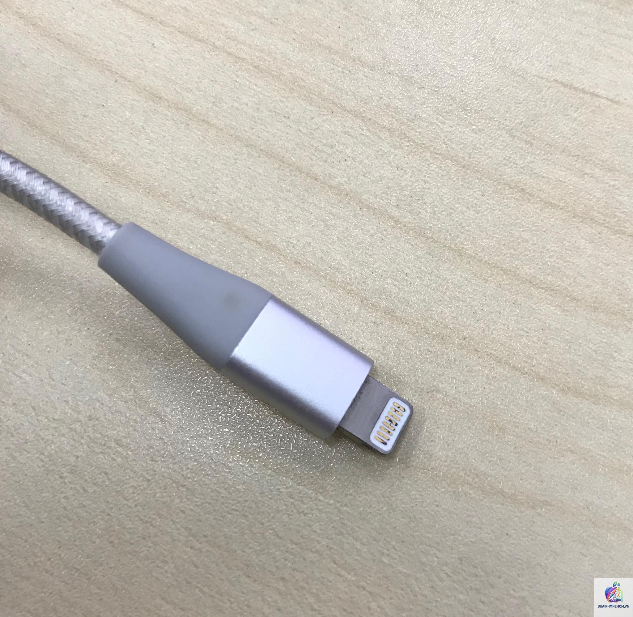 iPhone cổng sạc bị oxy hóa - Hình 1
