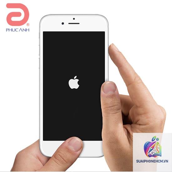 iPhone không khởi động được