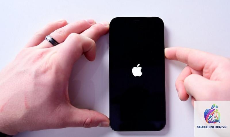 iPhone không vào màn hình chính