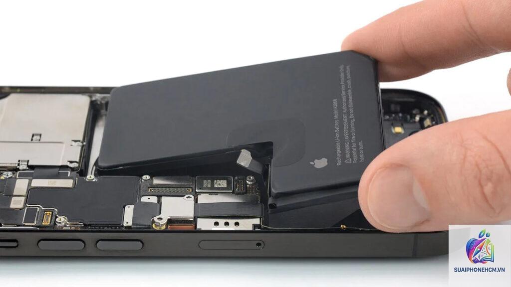 iPhone pin bị tụt khi sạc