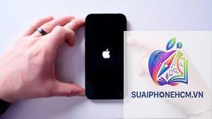 iPhone pin còn 30 tự tắt máy