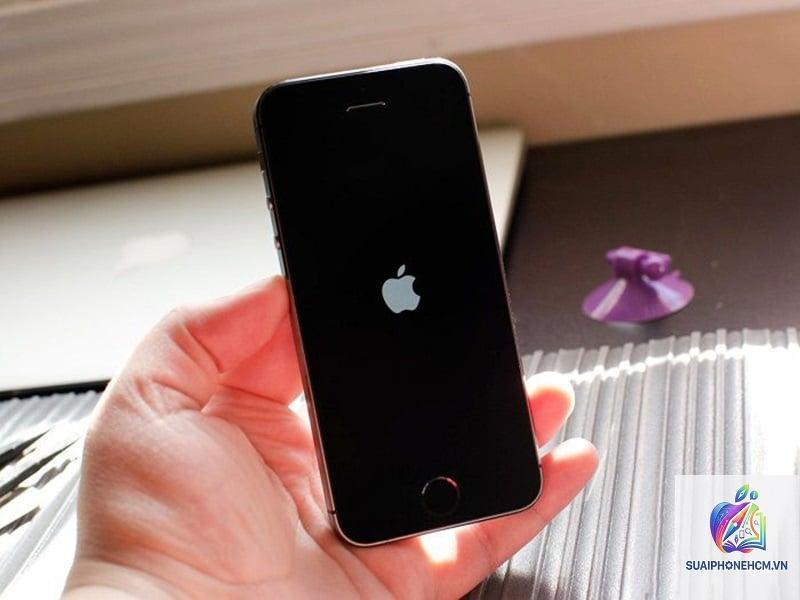 iPhone pin còn 30 tự tắt máy - Hình 5