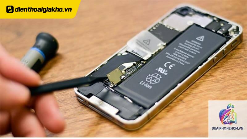 iPhone pin còn 50 tự sập nguồn - Hình 5