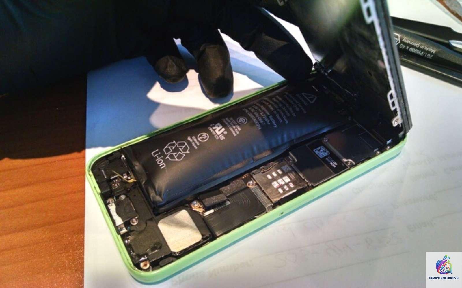 iPhone pin phồng có nguy hiểm không - Hình 5