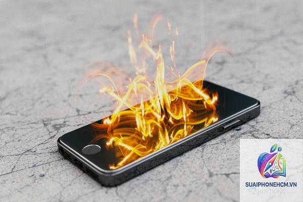iPhone sạc bị nóng máy - Hình 5
