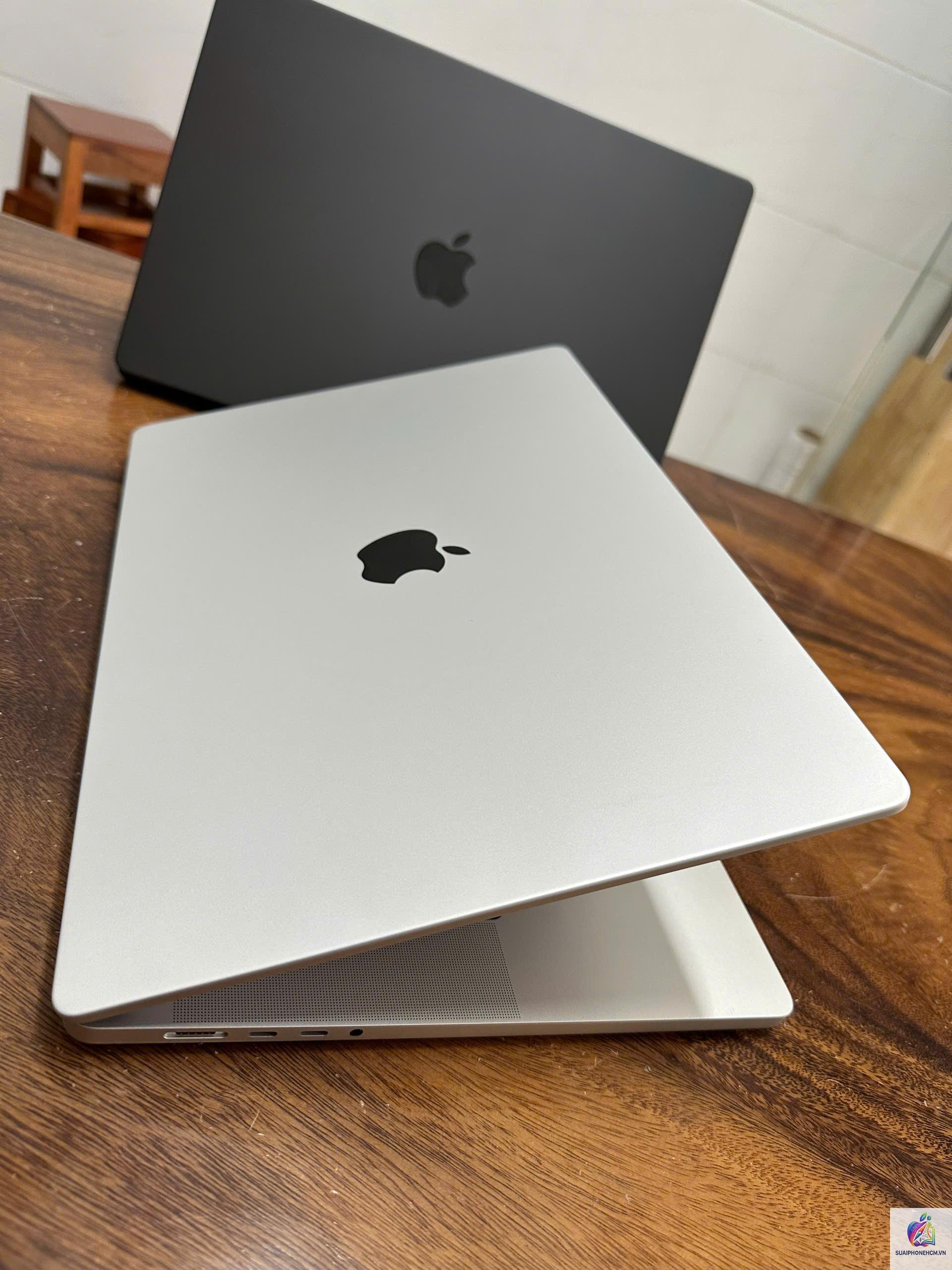 MacBook Pro Silver - Hình 4