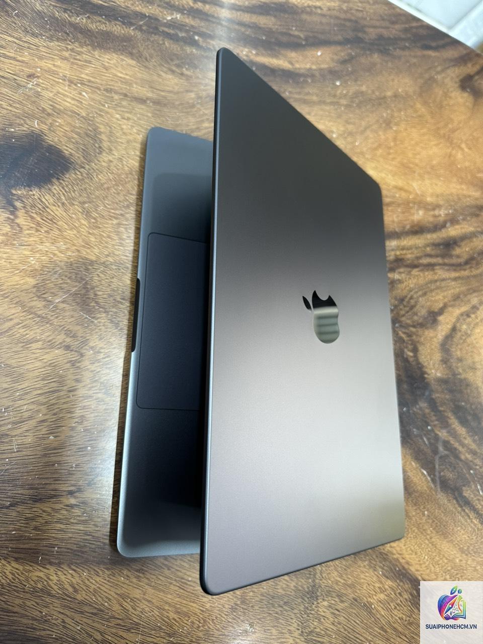 MacBook Pro Space Black - Hình 2
