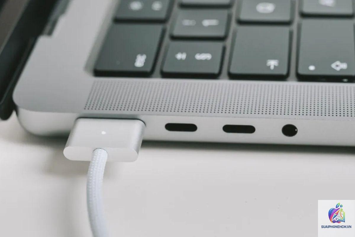 MacBook Pro sạc bao lâu đầy - Hình 2