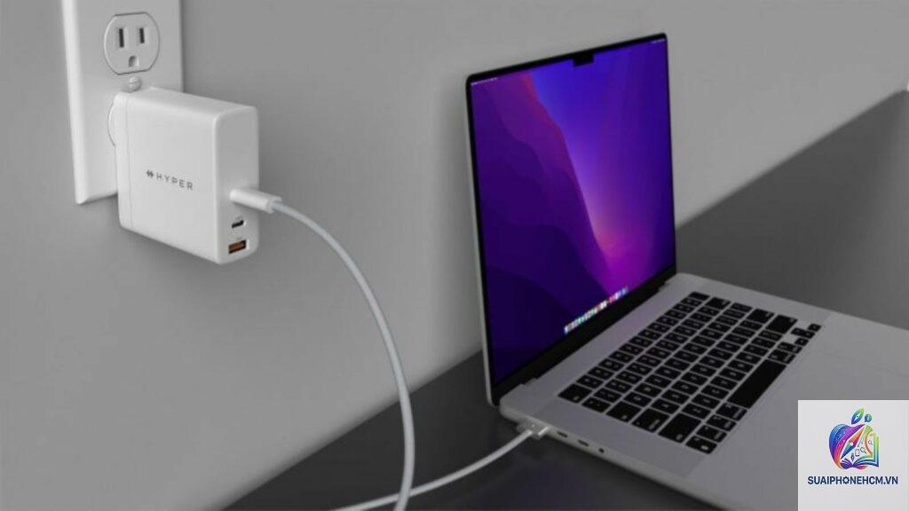 MacBook Pro sạc nhanh