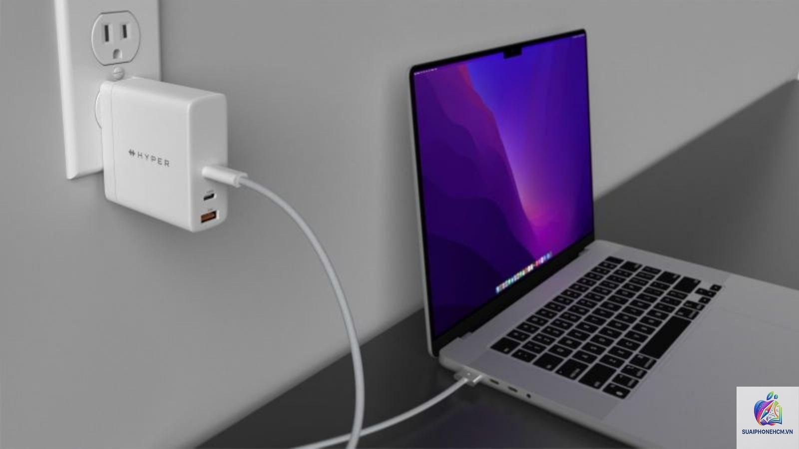 MacBook Pro sạc nhanh - Hình 1